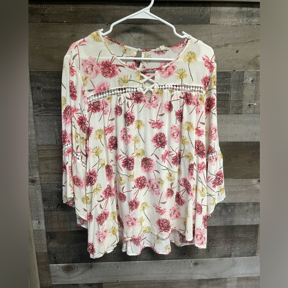 Ladies top with bell sleeves